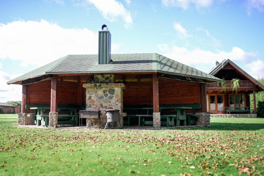 Vakaro laužas stovyklavietėje